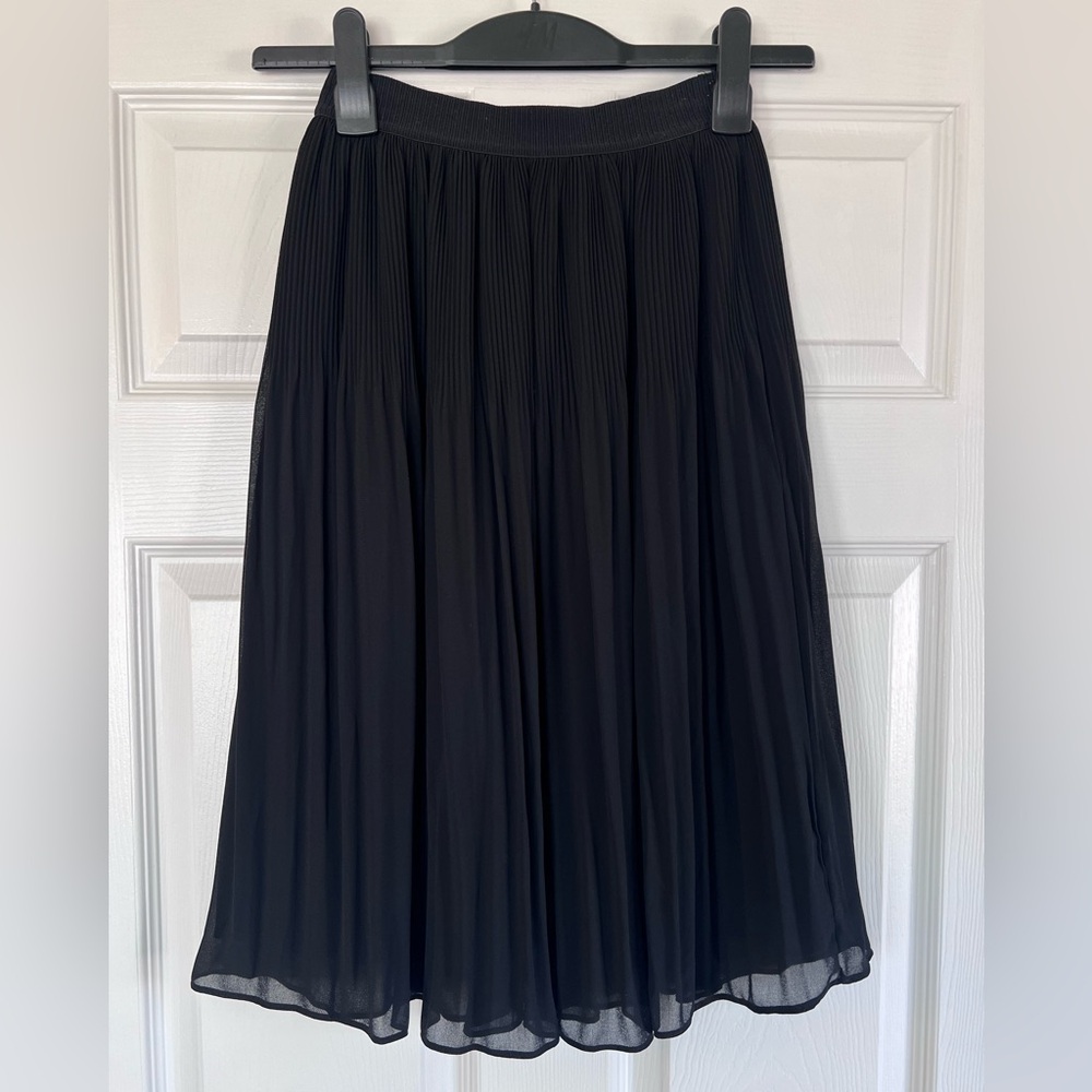 H&M black pleated chiffon skirt, size XS